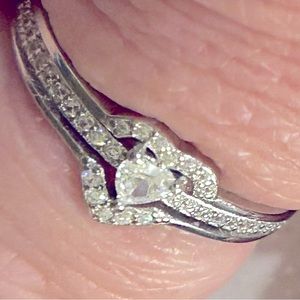 ♥️925 Sterling Silver ❤️ heart band semi precious stones white zircons size 8